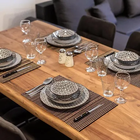 Serenityone - Centrally Located One Bedroom * איה נאפה
