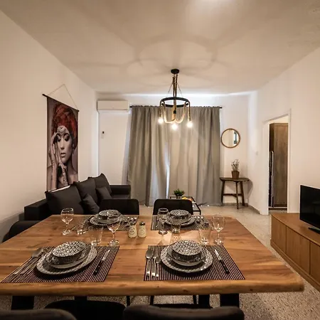 Serenityone - Centrally Located One Bedroom דירה