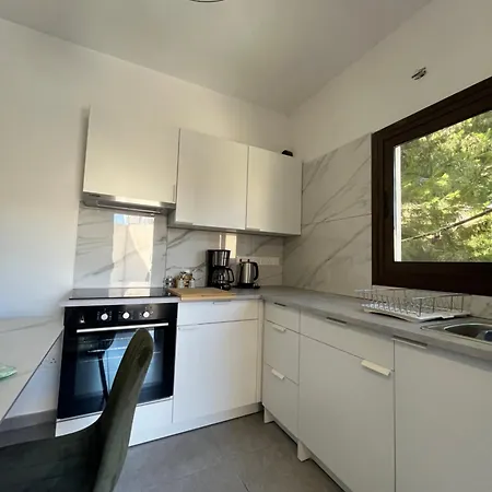 Serenityone - Centrally Located One Bedroom * איה נאפה