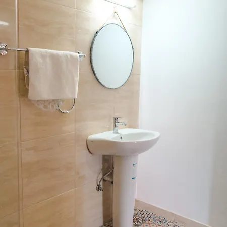 Serenityone - Centrally Located One Bedroom דירה *