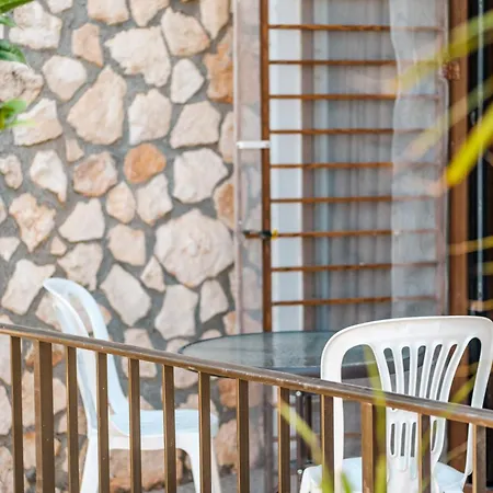 Serenityone - Centrally Located One Bedroom * איה נאפה